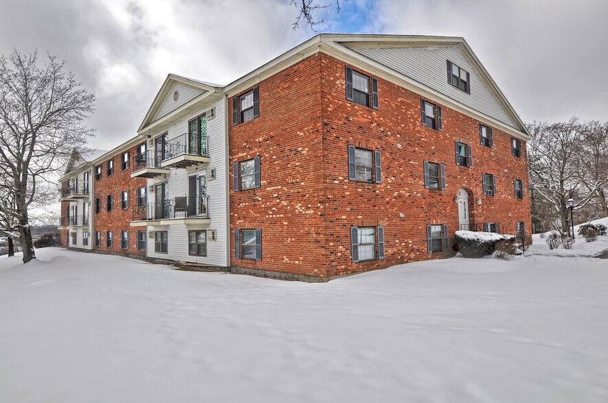 Primary Photo - 1 Bristol Court Unit 3