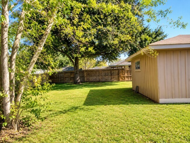 Building Photo - 6622 Castleview Ln