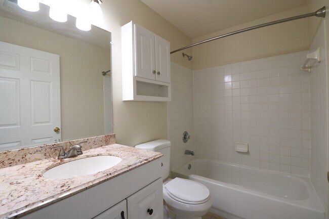 Building Photo - Spacious 2BD/2BA Condo with Balcony in Fountain Hills!