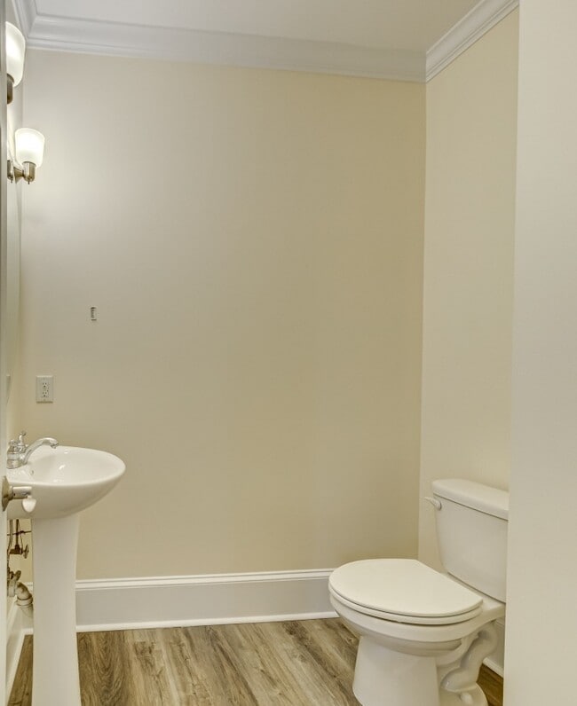 Half bath - 901 Canenaugh Dr