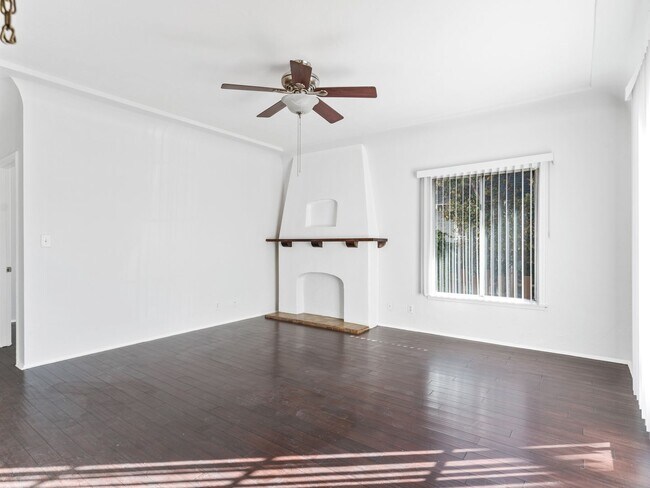 Interior Photo - 432-440 Walnut Ave