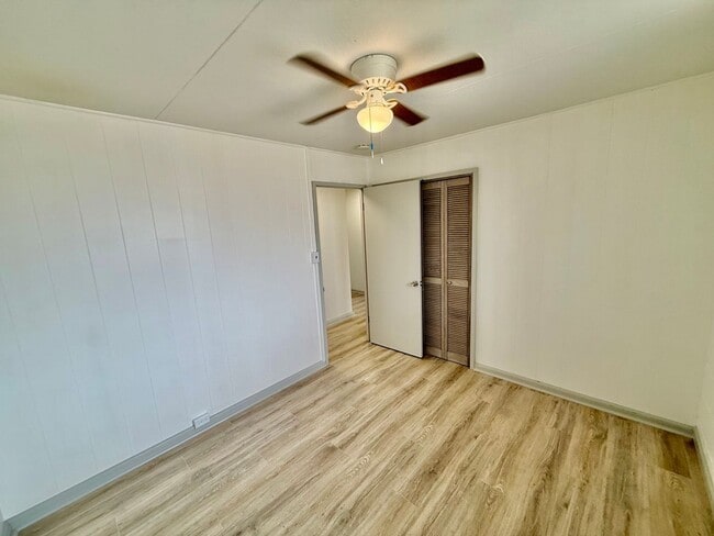 Building Photo - 4/2/3 + Office Space - Single Family Home Located in Kaimuki - Great Location!