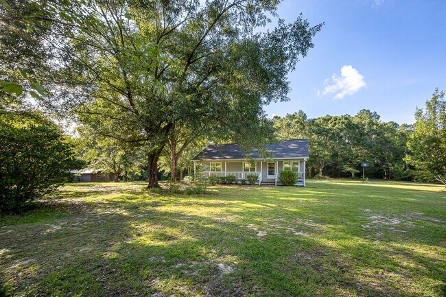Building Photo - Peaceful Country Living on 2.4 Acres in Saucier