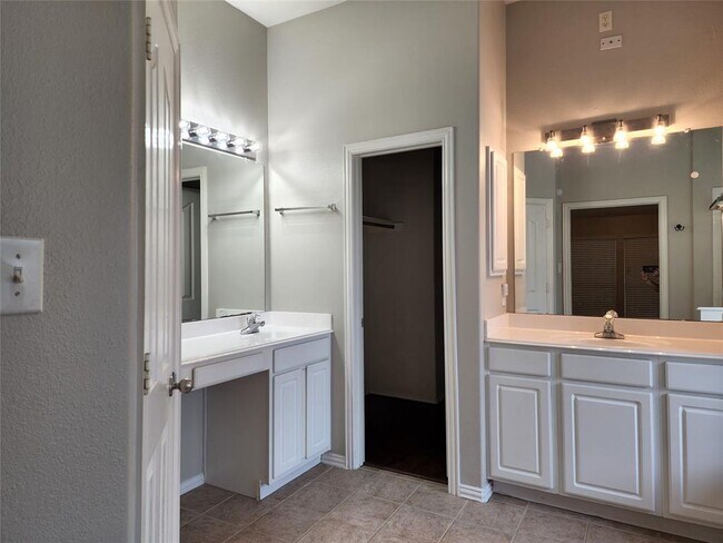 Master bathroom - 4826 Claymill Ct