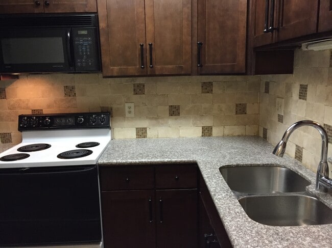 Building Photo - 734 W Collins St