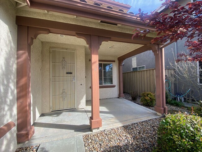 Building Photo - EXCEPTIONAL 4 BEDROOMS, 3 BATH, 3 CAR GARA...