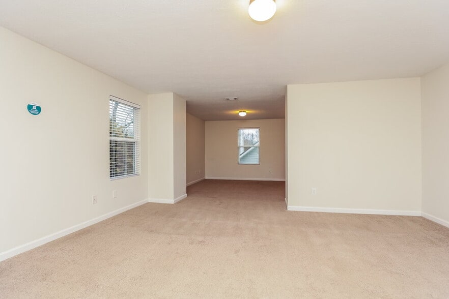 Building Photo - 2716 Miranda Dr