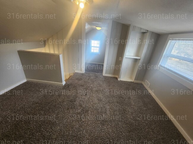 Building Photo - $1,199 - 4 bedroom / 2.5 bathroom - Single Family Home
