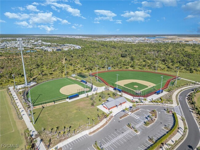 Building Photo - 44525 Palm Frond Dr