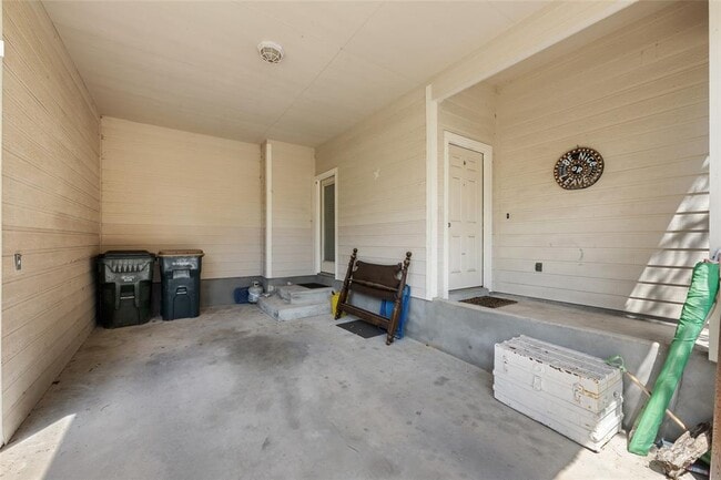 Building Photo - 1002 Castile Rd