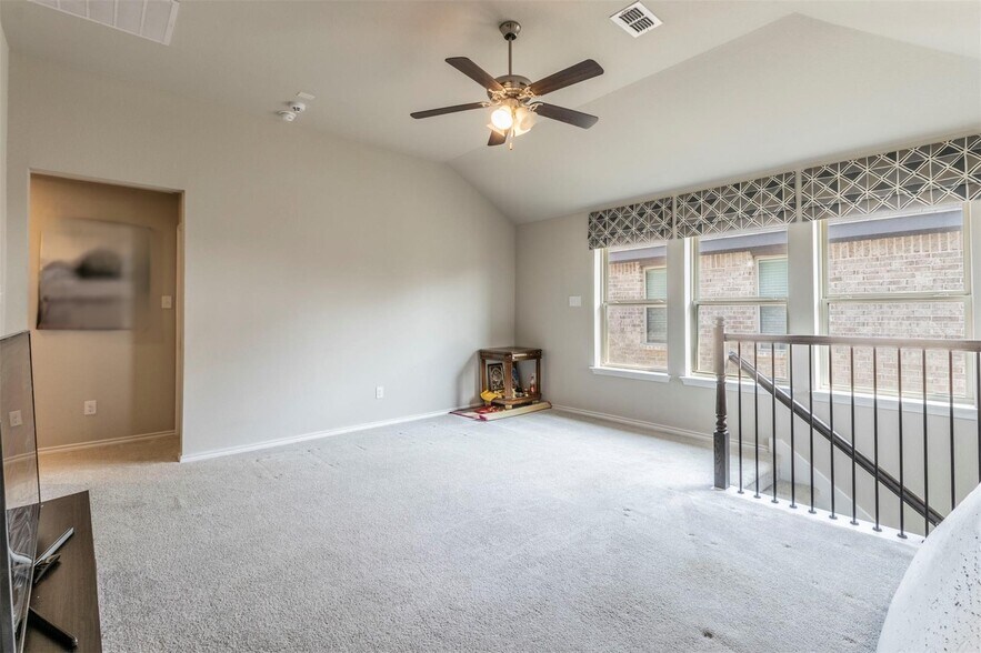 Building Photo - 1800 Emilia Dr