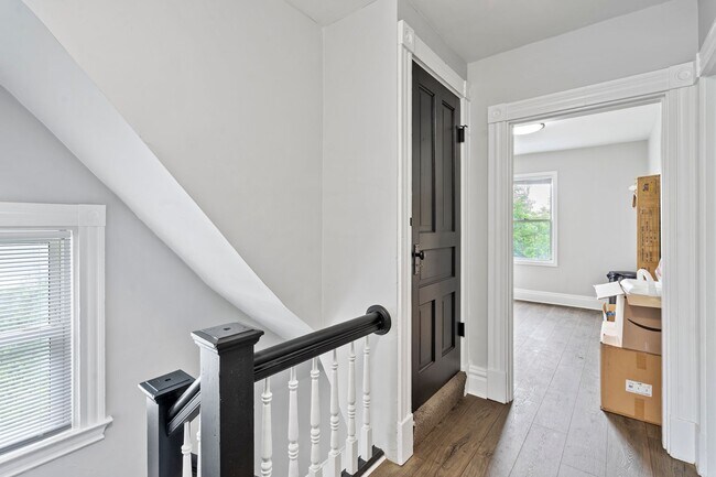 Building Photo - 388 Ingomar St