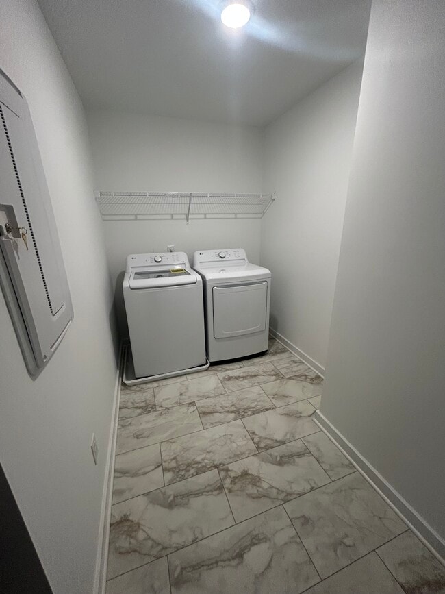 Building Photo - 700 Dreamers Private Ln