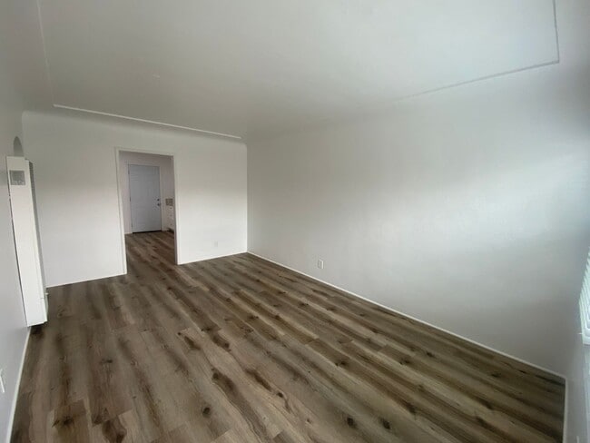 Interior Photo - 1775