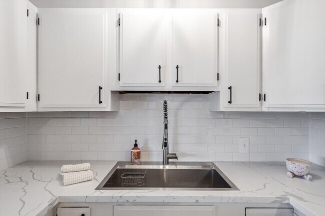 Building Photo - Updated 3 bedroom 2 bathroom single family home within walking distance to the Sonoma Town Square...