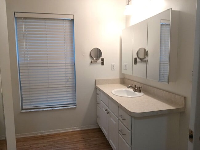 Building Photo - SUMMER SPECIAL 1/2 OFF FIRST MONTH'S RENT ...