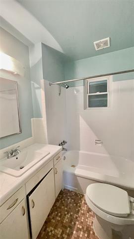 Building Photo - 3215 Douglas Ave