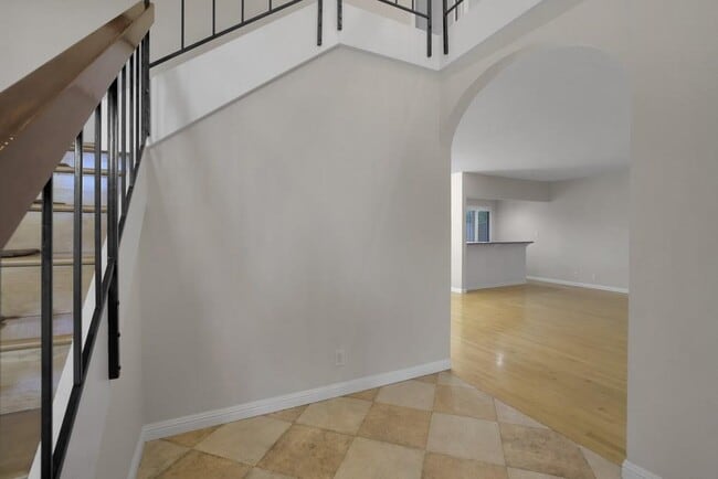 Building Photo - 976 Pizarro Ln