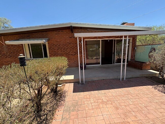 Building Photo - Eastside home with privacy on cul-de-sac