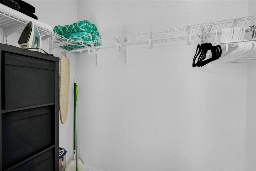 Building Photo - 537 6th St N