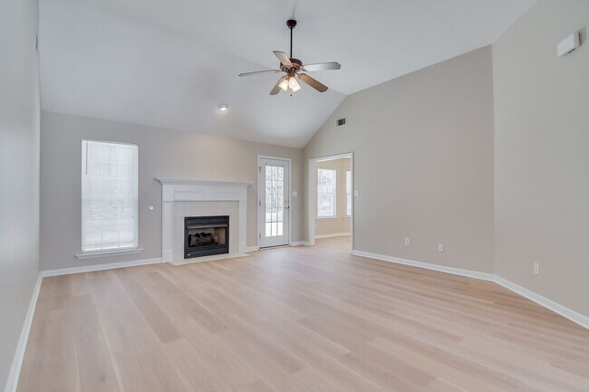 Building Photo - 1215 Pinnacle Dr