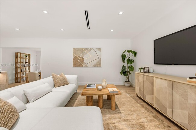 Building Photo - 6011 Maynada St