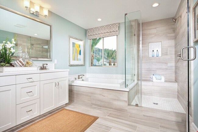 Building Photo - Beautiful three bedroom three bath home located in Lake Elsinore