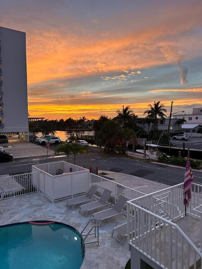 Building Photo - 1650 N Riverside Dr