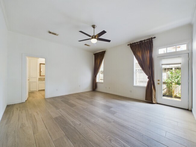 Building Photo - 5627 Winsome Ln