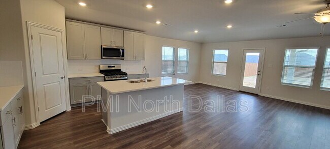 Building Photo - 2633 Oneida Ln