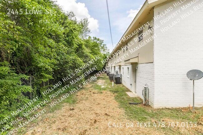 Building Photo - 2445 Lowe St