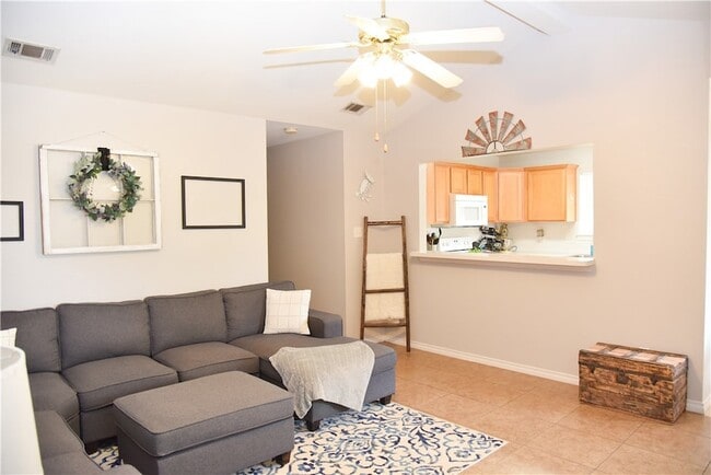 Building Photo - 3815 Oldenburg Ln