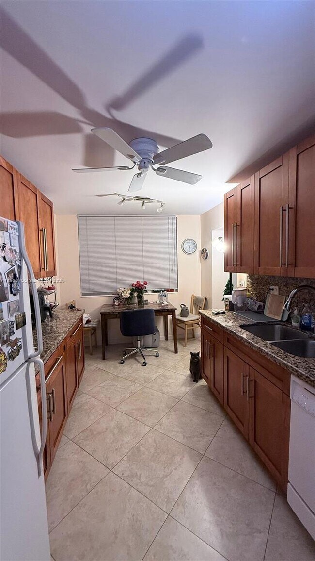 Building Photo - 3161 S Ocean Dr