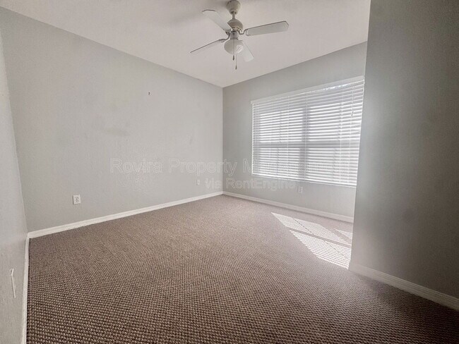 Building Photo - 4000 Venetian Bay Dr