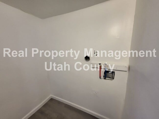 Building Photo - 345 N 1000 W St