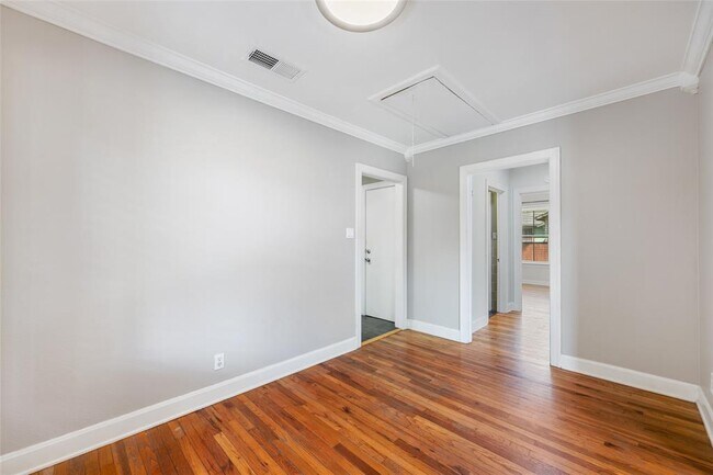 Building Photo - 1008 E 38th 1/2 St