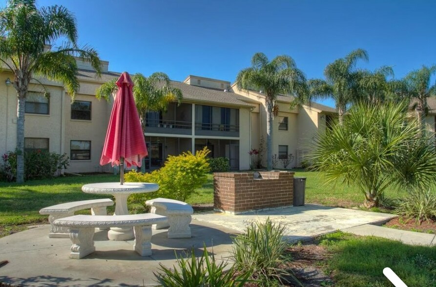 Building Photo - 2495 Twin Dr