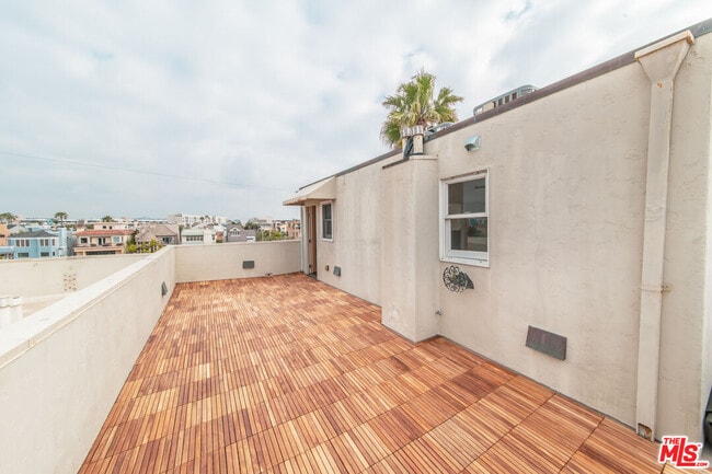 Building Photo - 29 Lighthouse St