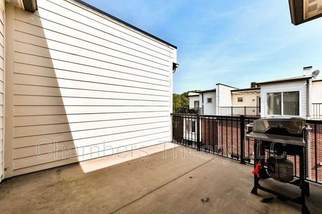 Building Photo - 3125 Blue Barn Way
