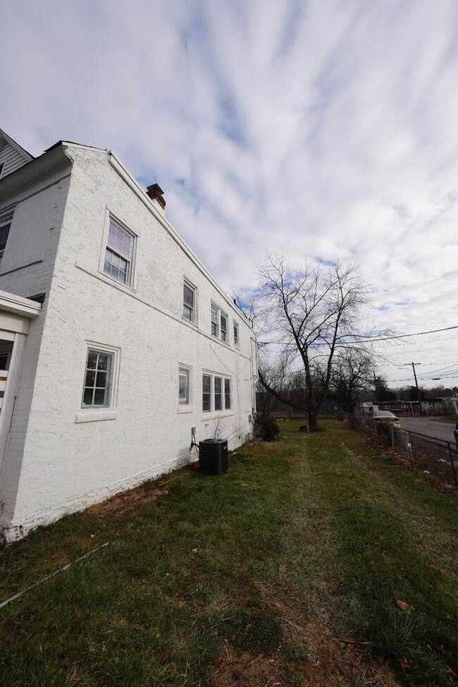 Building Photo - 3 Bedroom 2.5 Bath Home