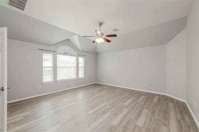 Building Photo - 12422 Daimler Dr