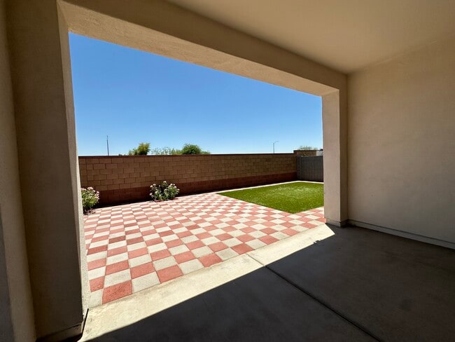 Building Photo - 10319 W Harmony Ln