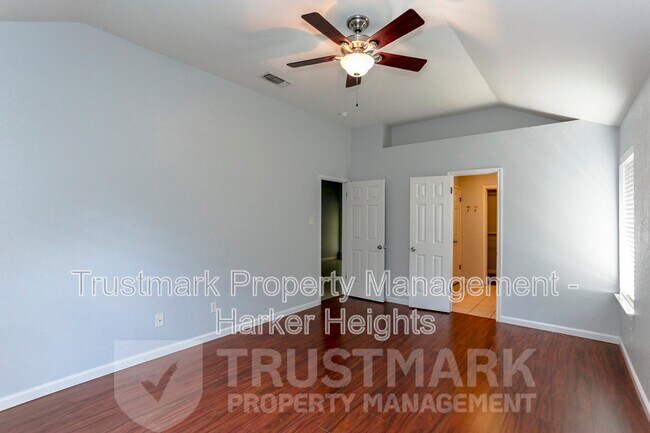 Building Photo - 904 Ballard Dr