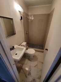 Building Photo - Large 4 bedroom 2 bath home in a great nei...