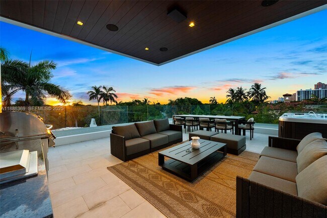 Building Photo - 3306 NE 16th St