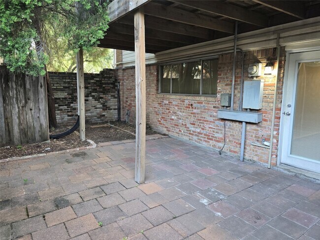 Building Photo - 12968 Trail Hollow Dr