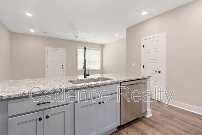 Building Photo - 1709 Perimeter Lp