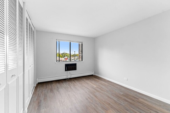 Building Photo - 5306 N Cumberland Ave