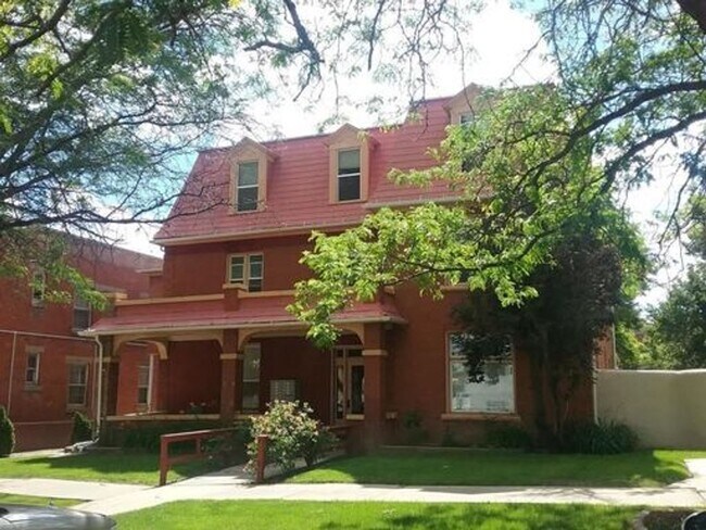 Building Photo - 627 Arizona Ave