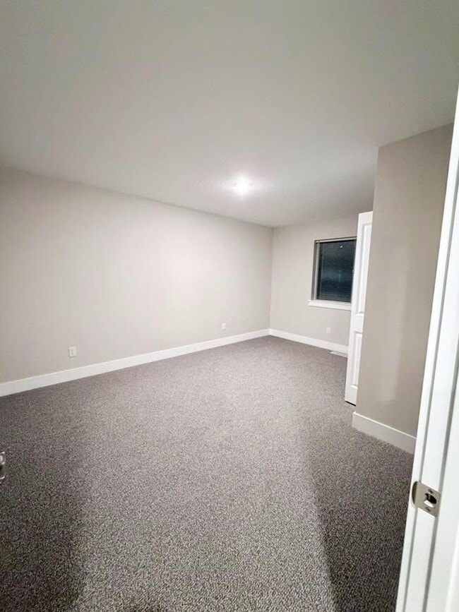 Building Photo - 7212 Shaver Dr